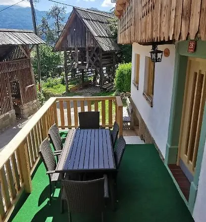Semesterbostad House Studor